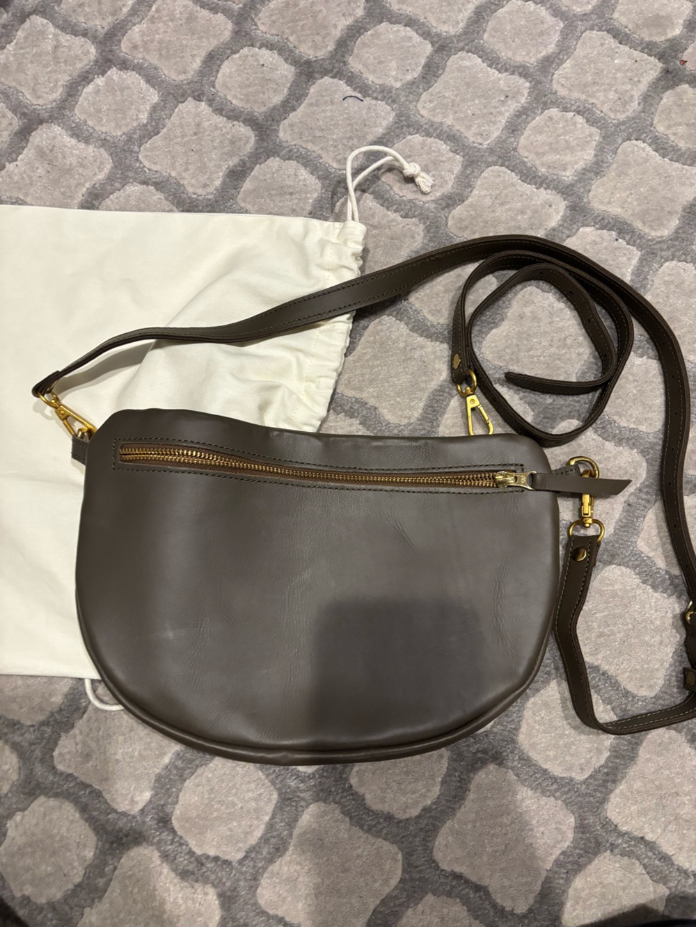 Abby Alley Big Sling in Olive. Never Used.